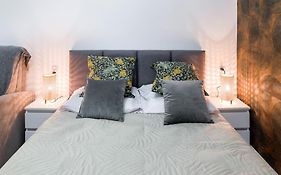 Charming Apartment In Calm And Central Area