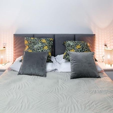 Charming Apartment In Calm And Central Area Краків Екстер'єр фото