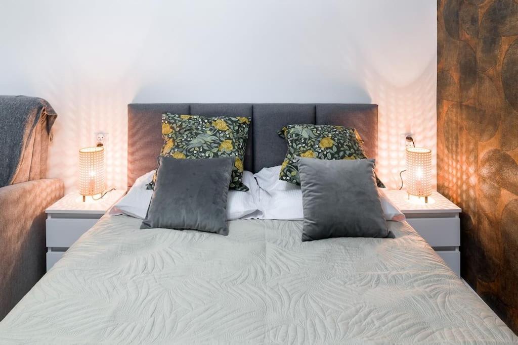 Charming Apartment In Calm And Central Area Краків Екстер'єр фото